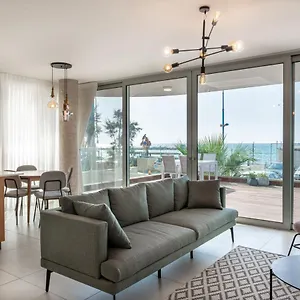  דירה Beachfront Deck - 20 Meters From The